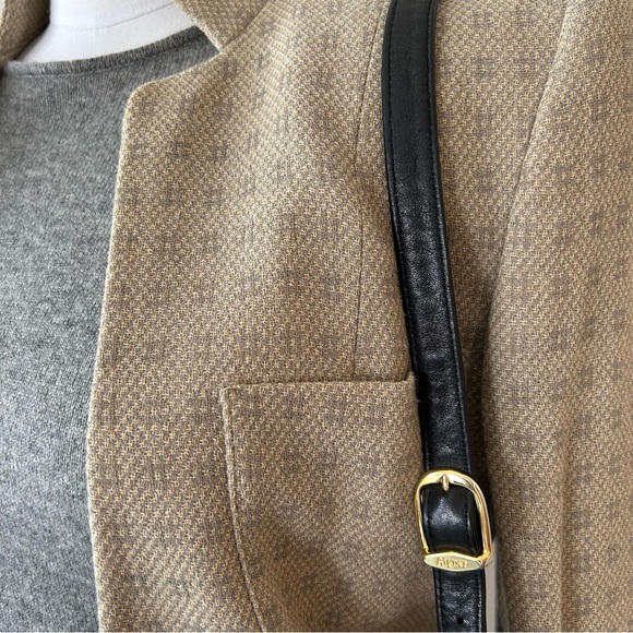 VTG 1990s Giorgio Armani Le Collezioni Collarless single-button closure Blazer. - Picture 13 of 13